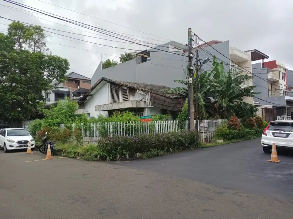 Dijual Rumah Tua Hitung Tanah posisi hook di Cengkir,Kelapa gading