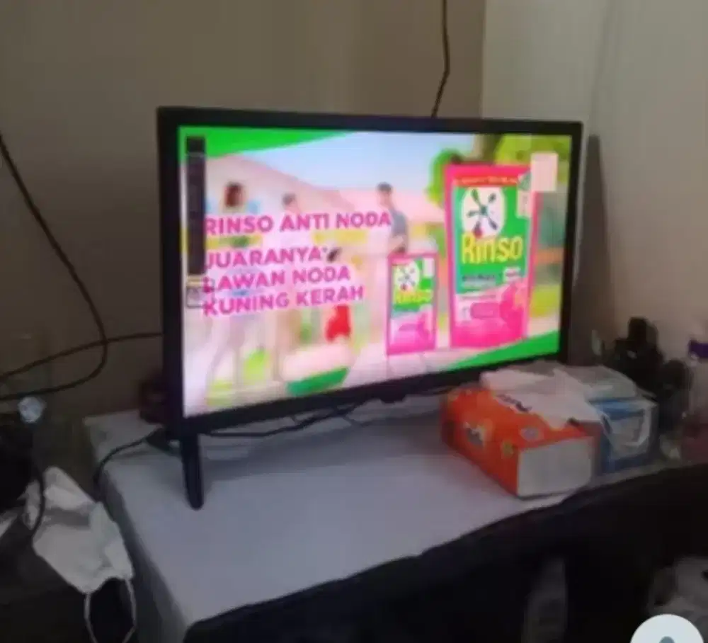 Smart tv 32 in mulus jernih baru pakai 2 minggu