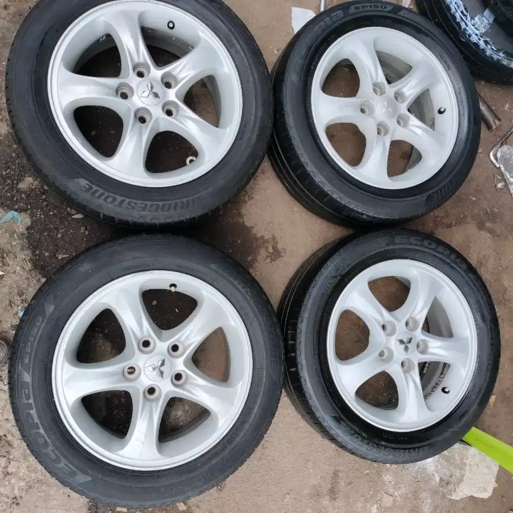 Velg original Mitsubishi grandis ring 16 pcd 5x114,3 ban 205/55 R16