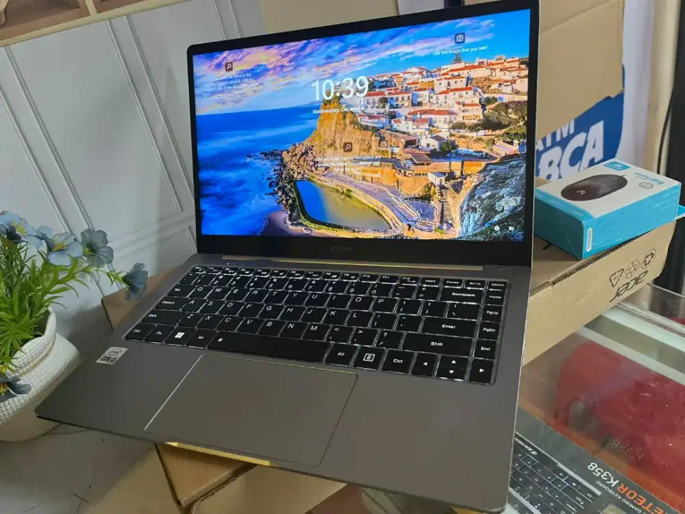 Infinik InBook X2 
Spesifikasi Intel core i3 gen10 ram 4/256 wiwndows1