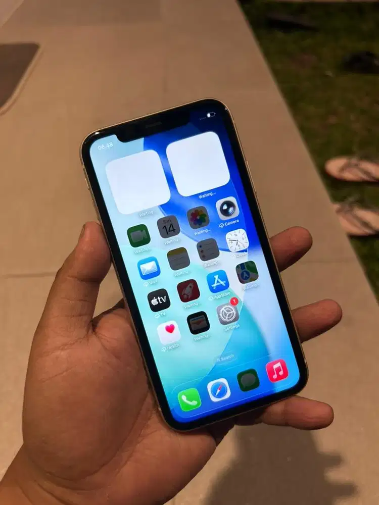 Iphone 11 64GB ex resmi ibox hp kabel aja mines belakang retak