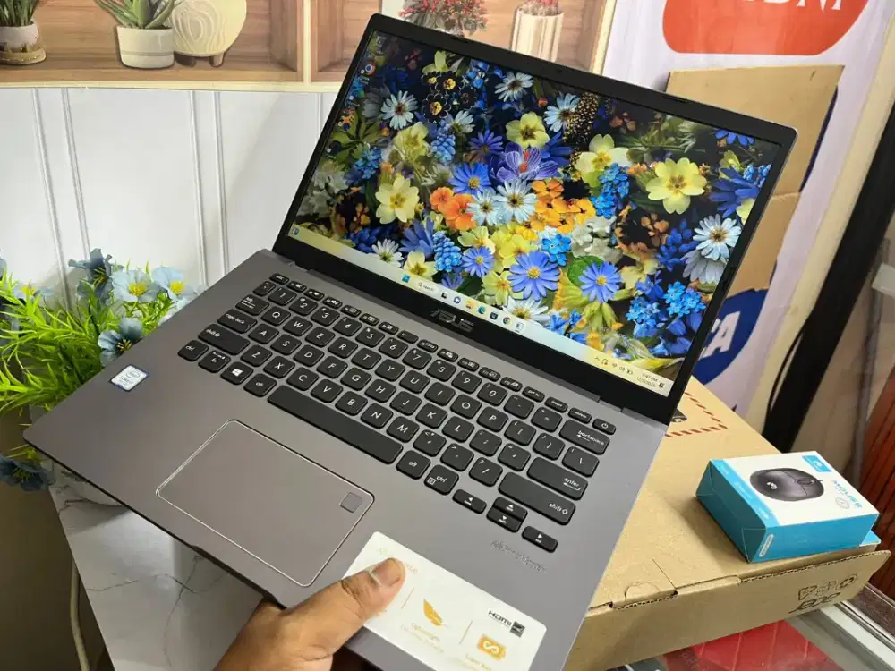 Asus vivobook x409u
Ram 8
Ssd 512
Intel core i3-7020u