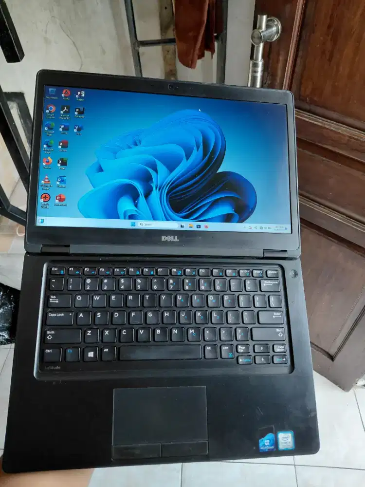 Dell Latitude 5480 i5 Gen7 Ram8 ssd256Gb Batre Awet