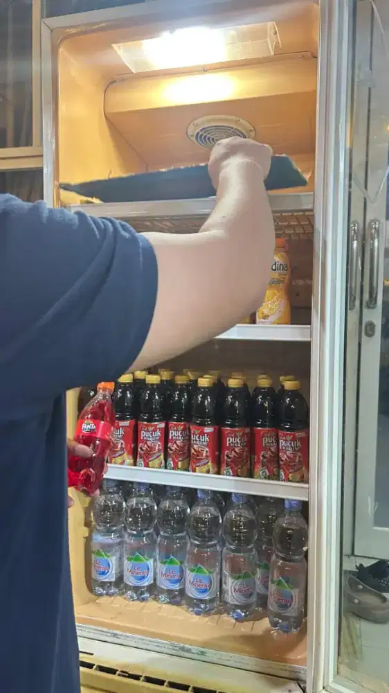 DIJUAL SHOWCASE SHARP