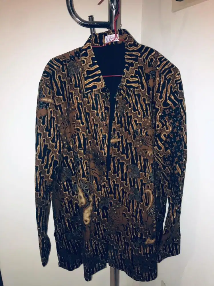 Kemeja batik dan tenun