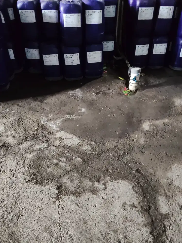 Mencari Tenaga Serabutan Membersihkan Rumah Bekas Banjir