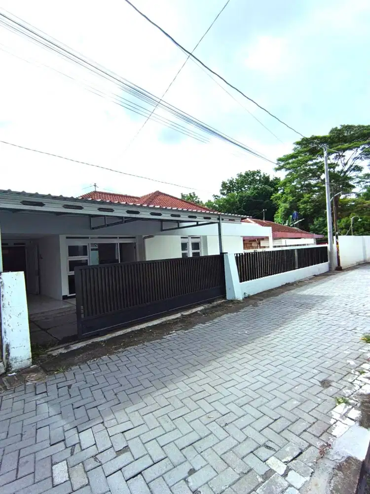 Rumah Klasik Halaman Luas di Samirono dekat Kampus UNY