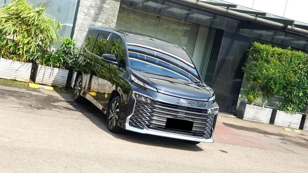 [ ANTIK LOW KM ] Toyota Voxy 2.0 CVT TSS Camera360 Hitam AT 2022/2023