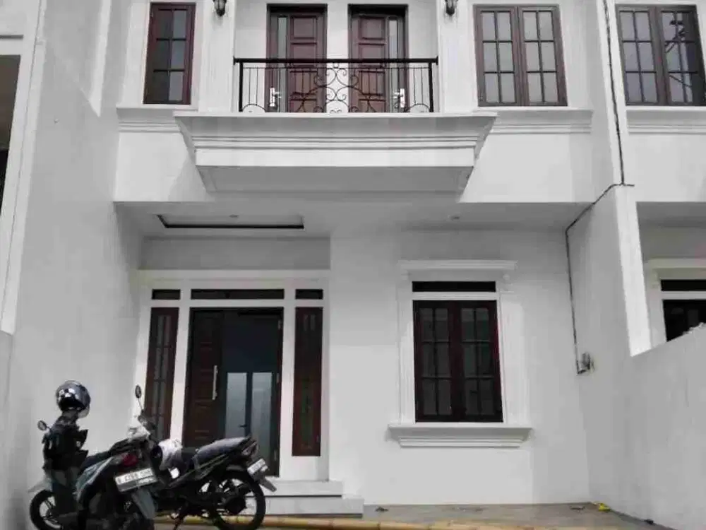 Rumah siap huni 2 lantai dalam cluster dekat tolla Andara juga halte busway ragunan