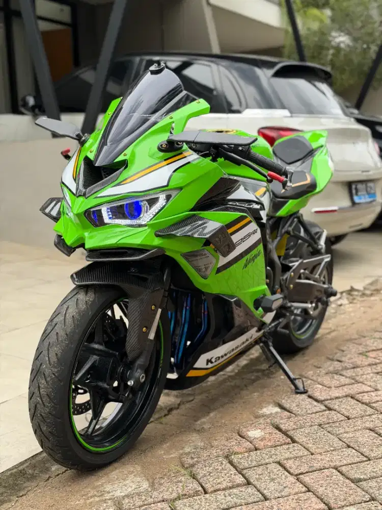 Kawasaki ZX25RR ABS QS KRT Edition 2025 (Tipe Tertinggi) Km 991 perak