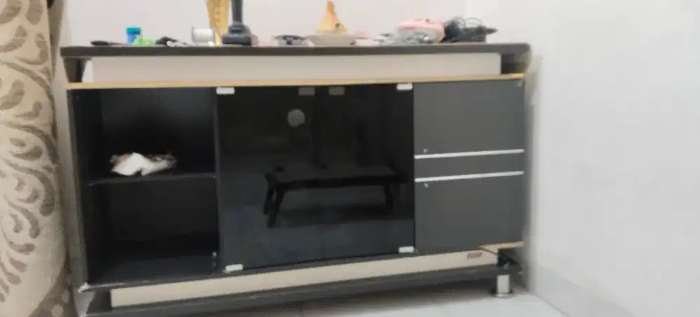 Meja tv ruang tamu minimalis