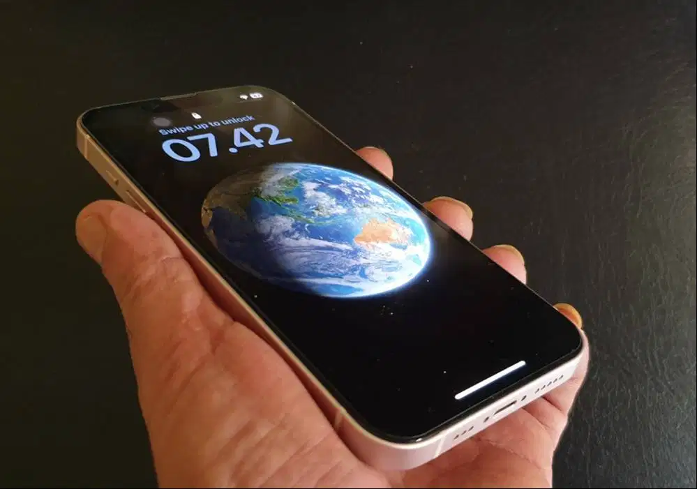 iPhone 13 256GB Inter Minus Hanya Retak Casing Belakang Masih Garansi