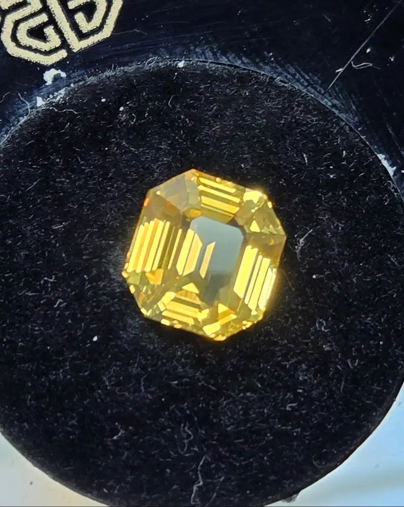 Natural Yellow Saphire 5.58 ct Clean 100 %