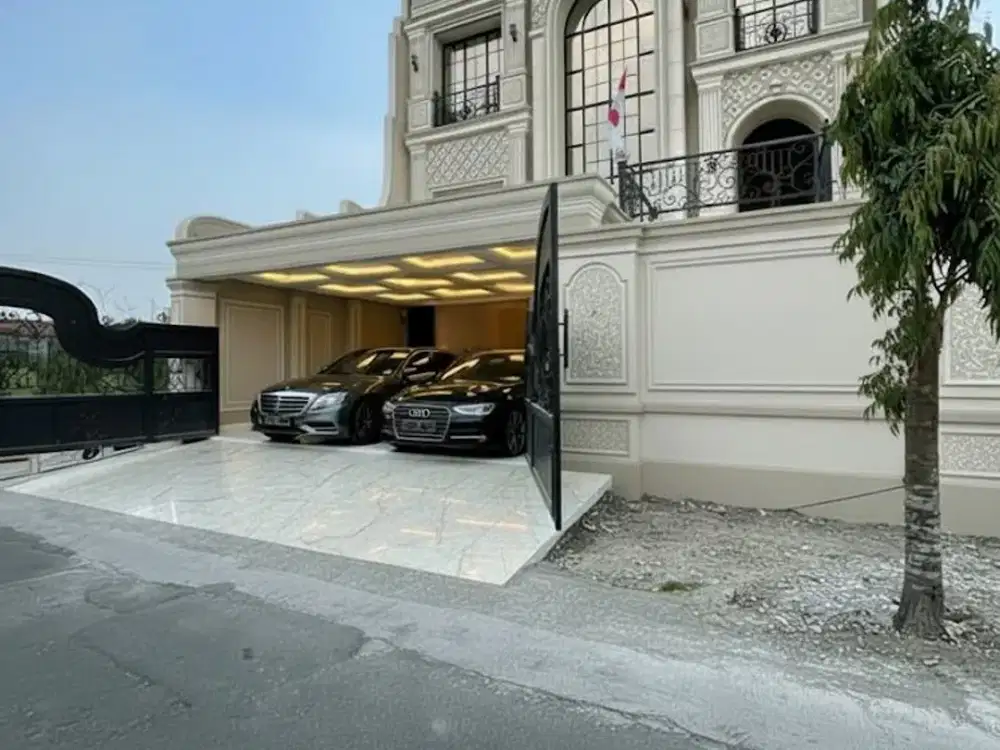 RUMAH MEWAH LUX 3 LANTAI DEKAT PUSAT KOTA JOGJA