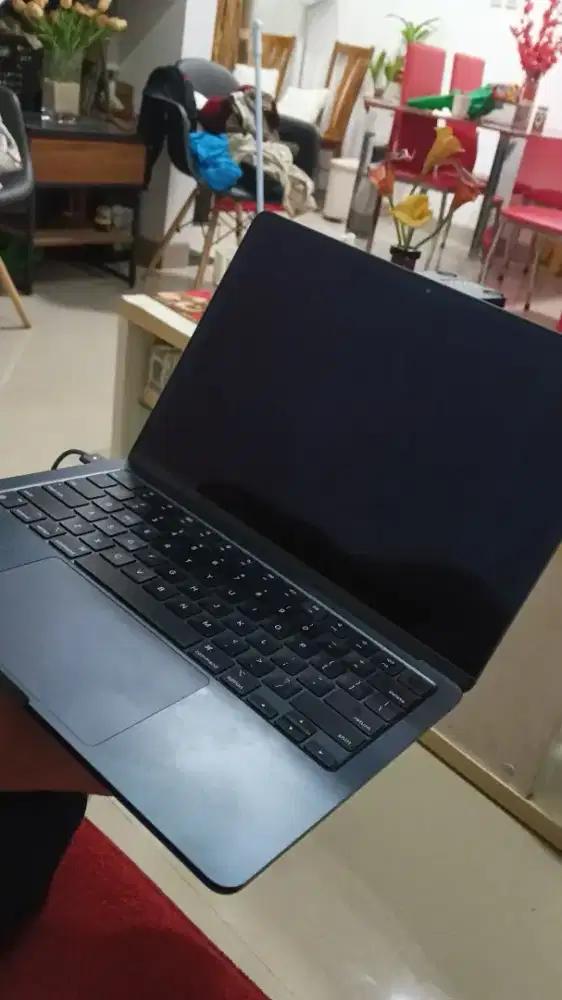 Macbook air m3 8/256gb second