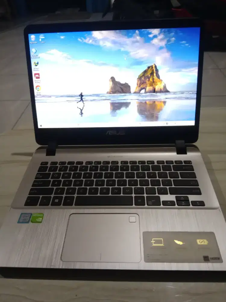 Asus VivoBook | RAM 4GB | SSD 256GB | Windows 10 64-bit