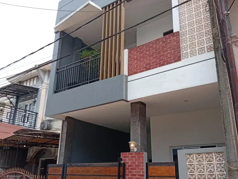 Rumah 2 Lantai SHM 15 menit ke Pintu Tol Jatikarya 2 Bisa KPR J-37835