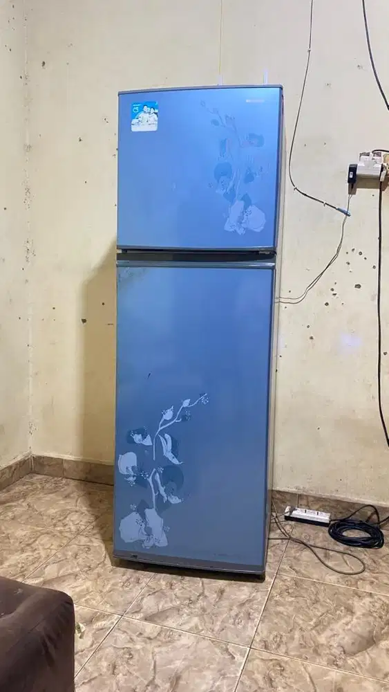 Kulkas sharp 2 pintu tinggi