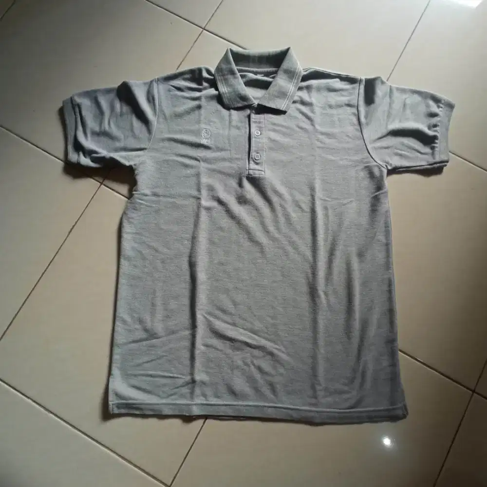 Polo Shirt warna abu abu size Large