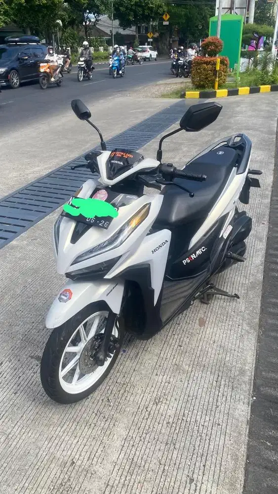 Vario 125 2021 warna putih model pertama