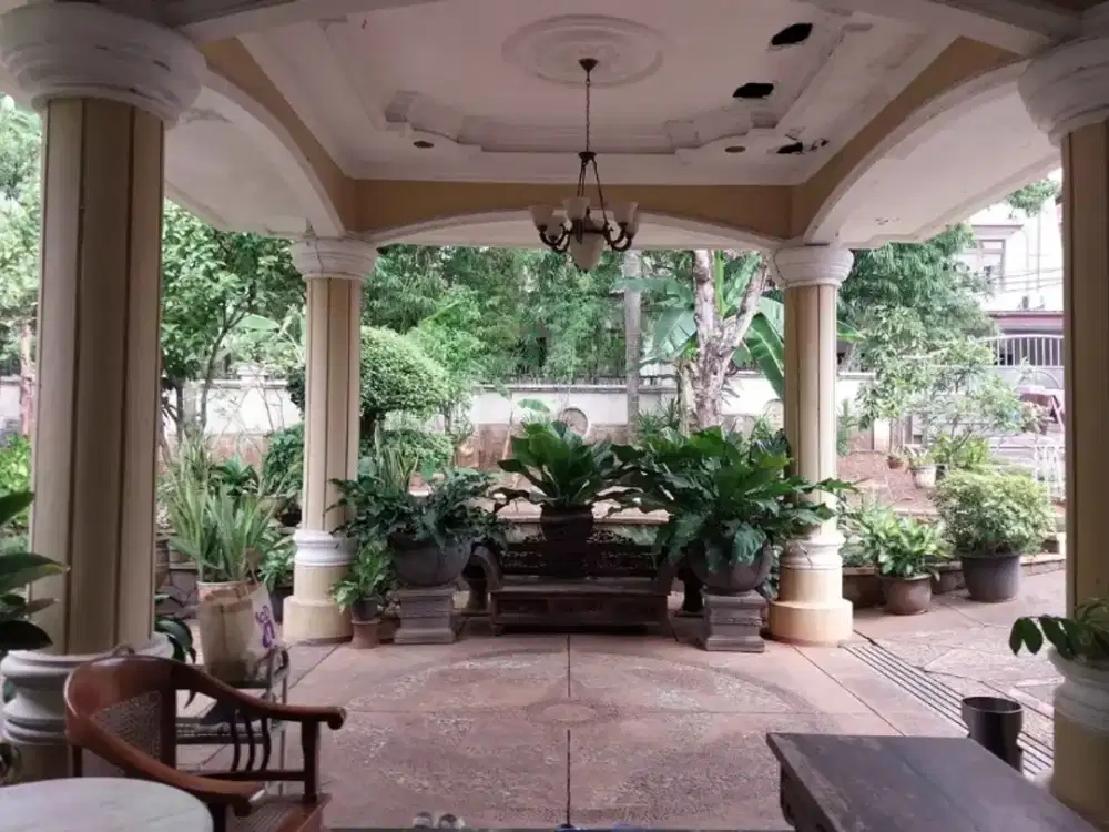 Villa Klasik di Wisma Prasetya Raya Banyumanik