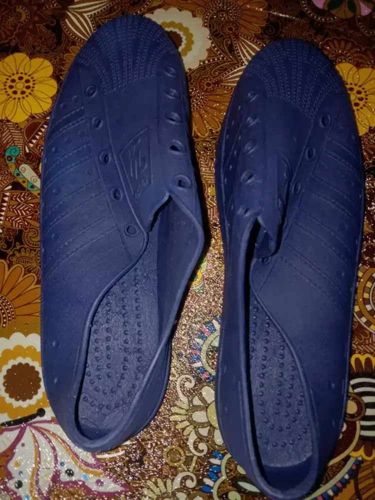 Di Jual Sepatu Baru