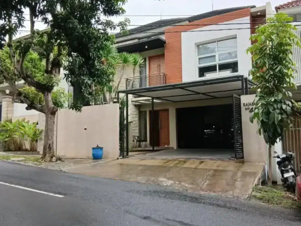 Rumah Lux 2 Lt FULL FURNISHED di Jl Rajabasa Raya Karangrejo Gajahmungkur  dekat GOR Jatidiri