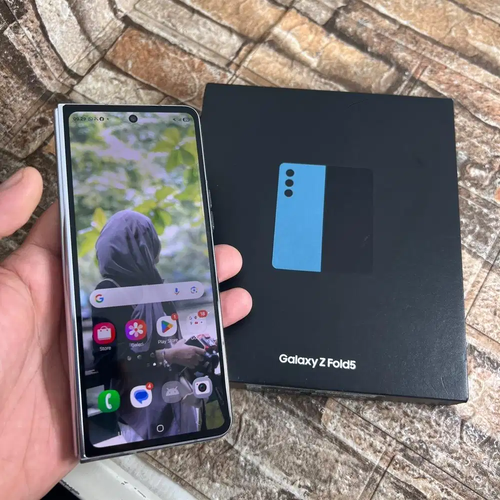 Samsung galaxy Z Fold 5 Ram 12/512 GB Lengkap dan mulus