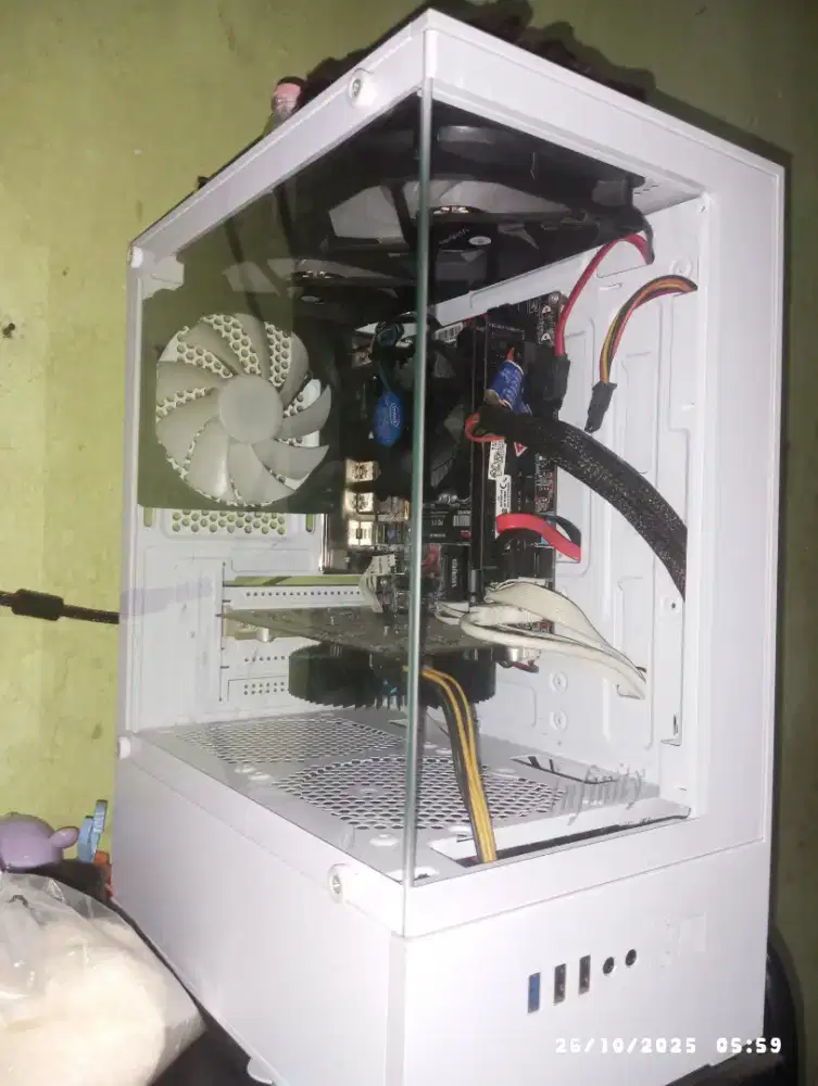 Kamputor rakitan motherboard varo dengan prosesor Intel i3