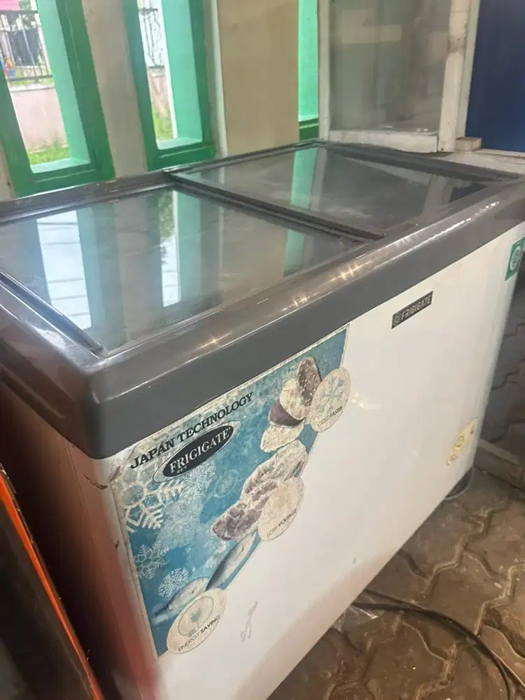 Freezer Box 200L Frigigate ada sekat