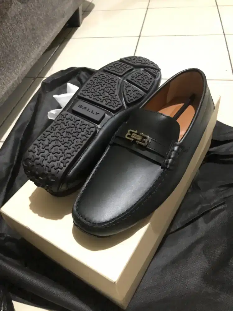 Sepatu Pria Bally