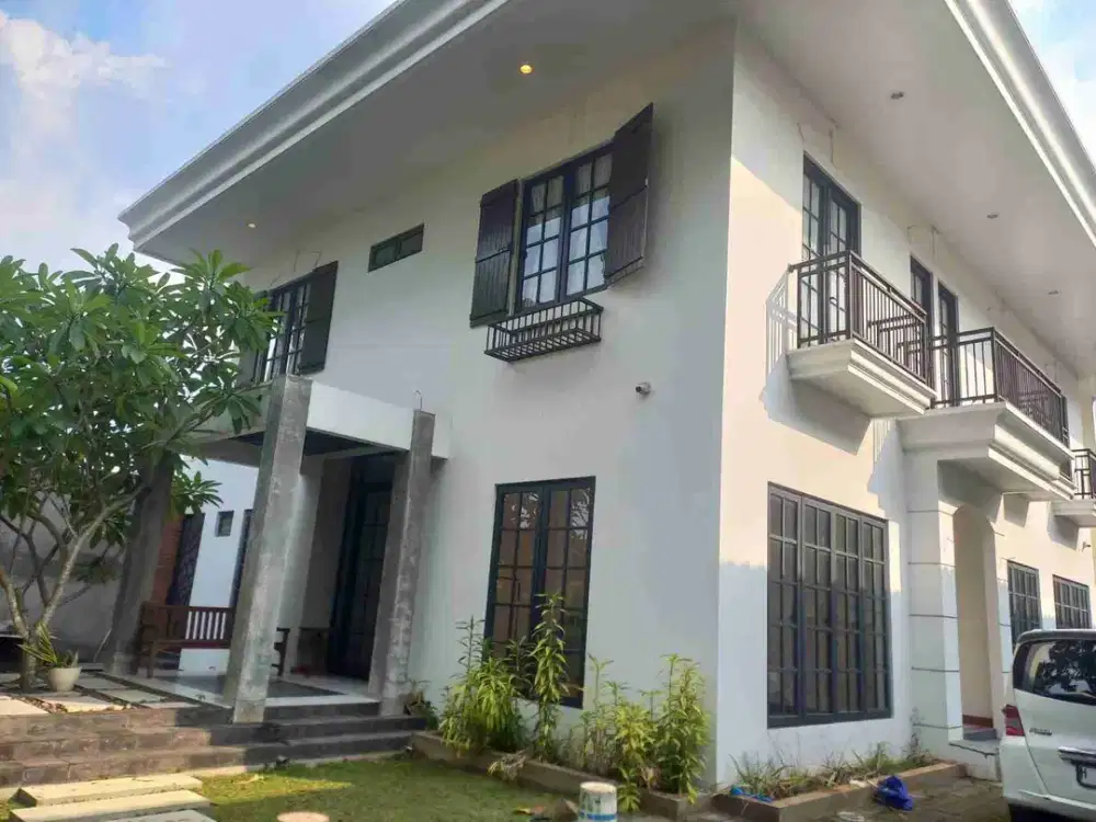 Rumah Pinggir Jalan Utama di Telaga Bodas, Gajah mungkur, Semarang Selatan