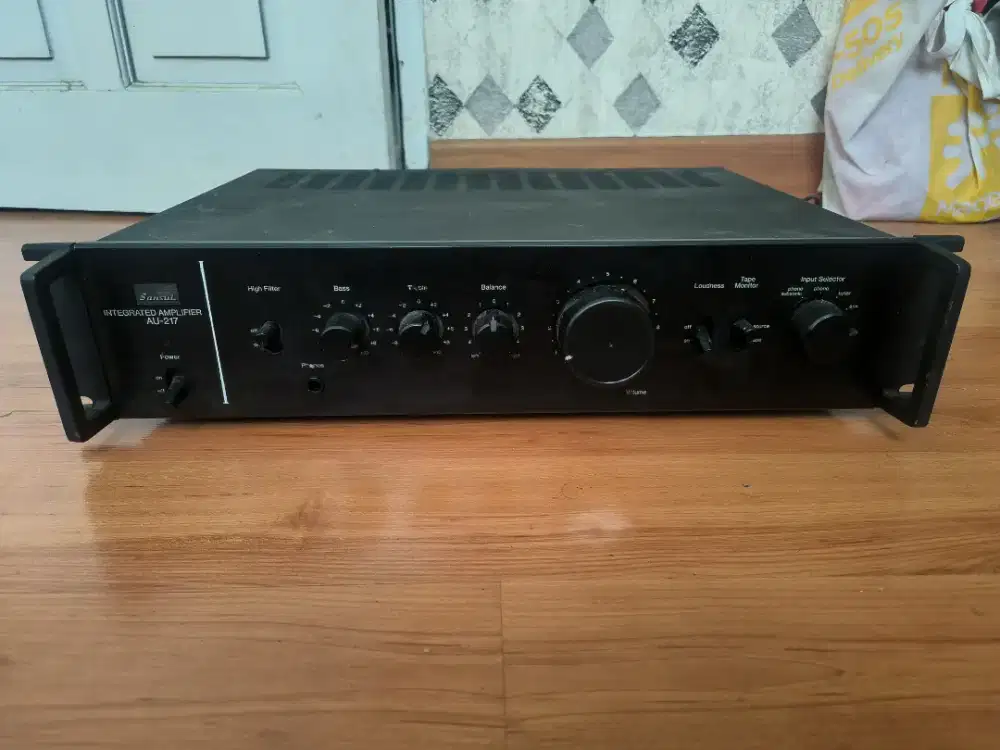Amplifier Sansui Au-217.(masih pake jengkol)