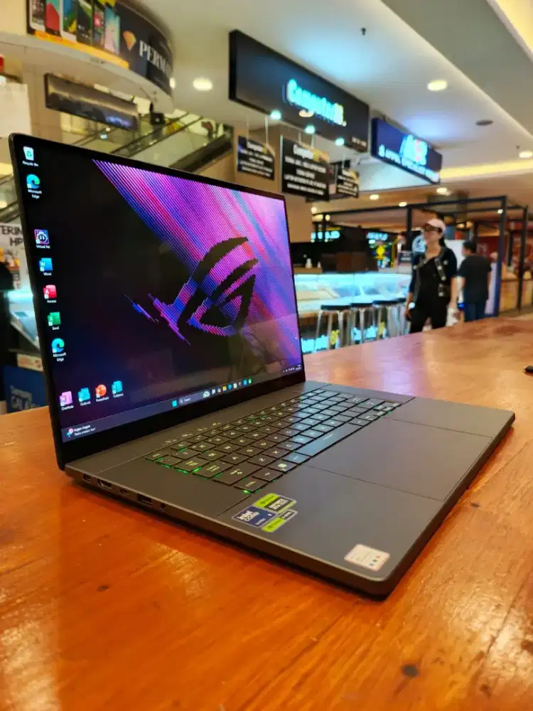 Asus ROG Zephyrus G16 - ULTRA 9 185H - RAM 32 GB - RTX 4070 8 GB