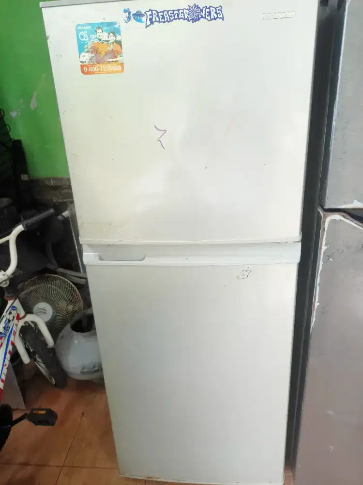 Kulkas Sharp 2 pintu sawangan pasir putih