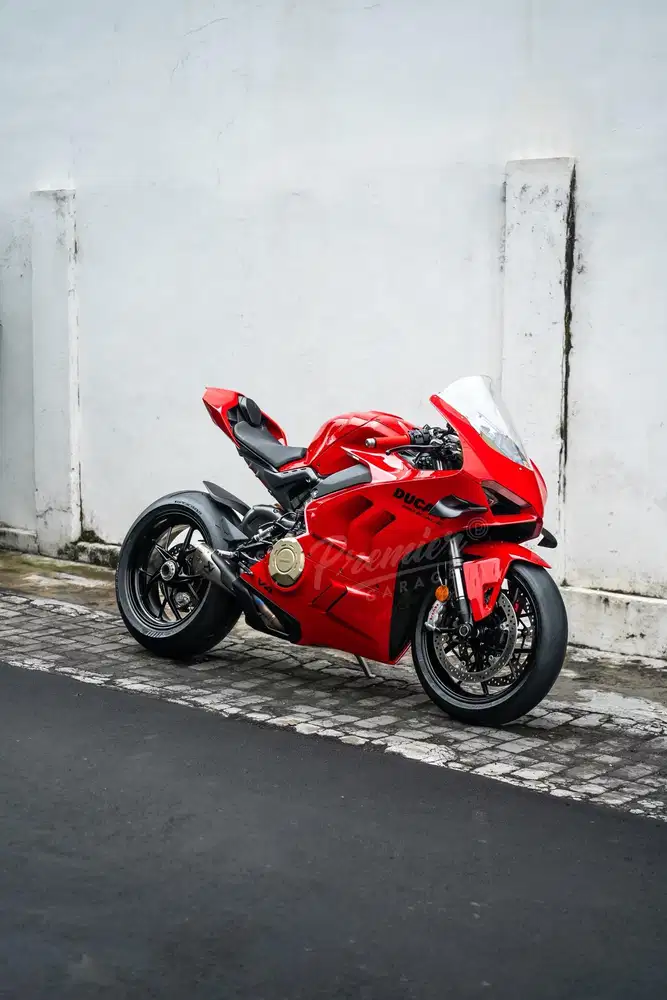 LOW KM Moge Ducati Panigale V4 Red VIN. 2023 Red Color