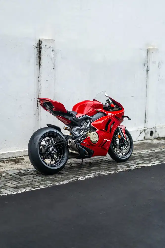 Best Deal : Moge Ducati Panigale V4 Red VIN. 2023 Red Color