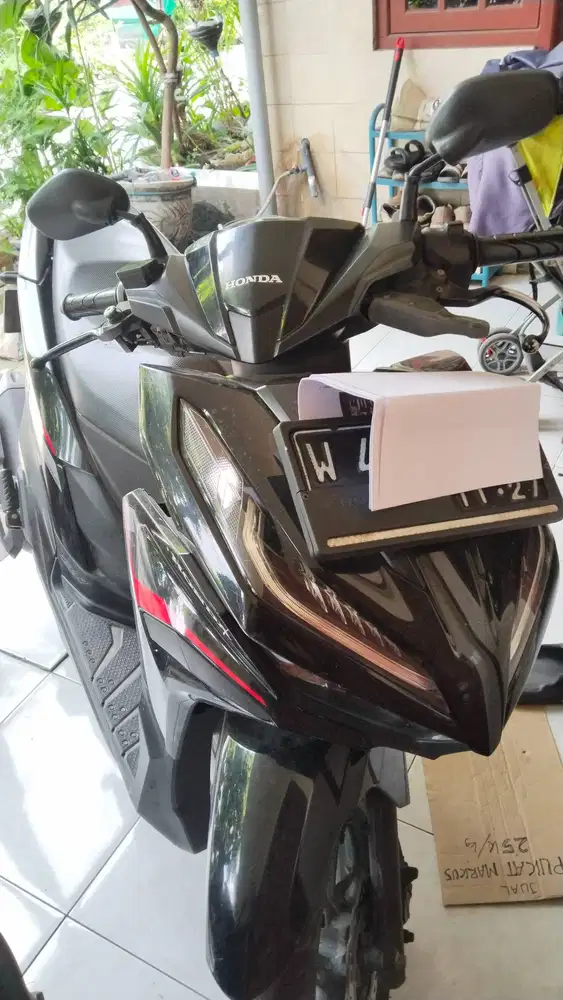 Vario cbs 125 2022 hitam