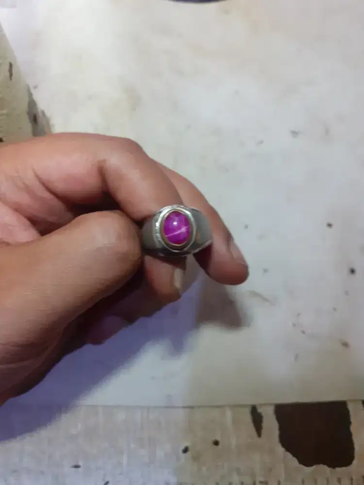 Cincin batu ruby star
