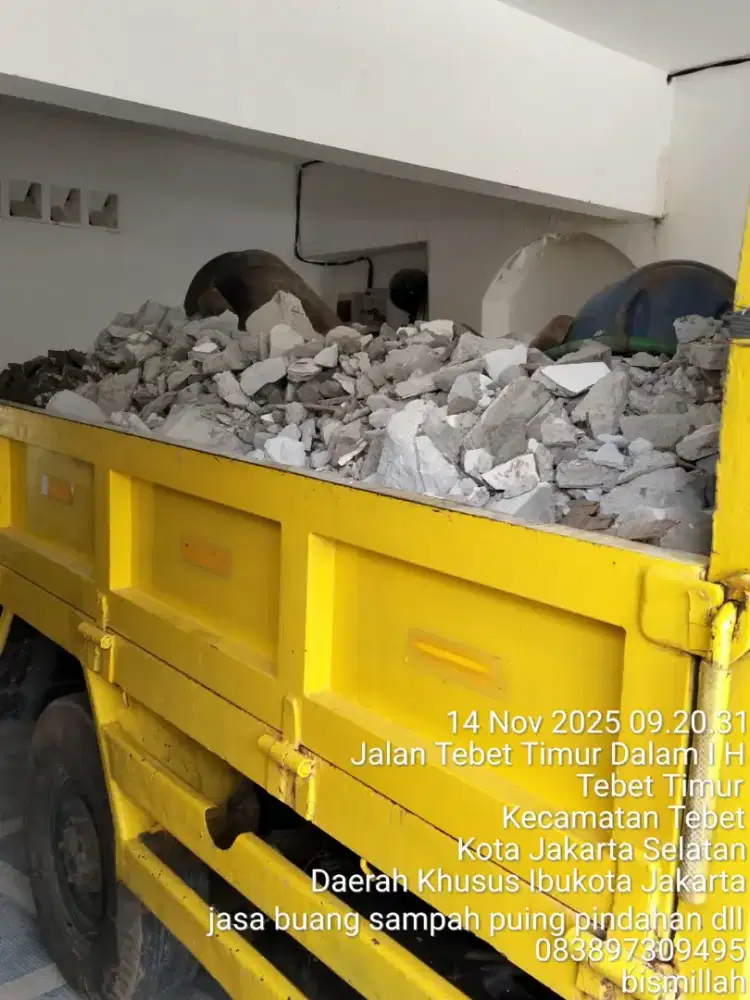 Jasa buang puing dan tanah