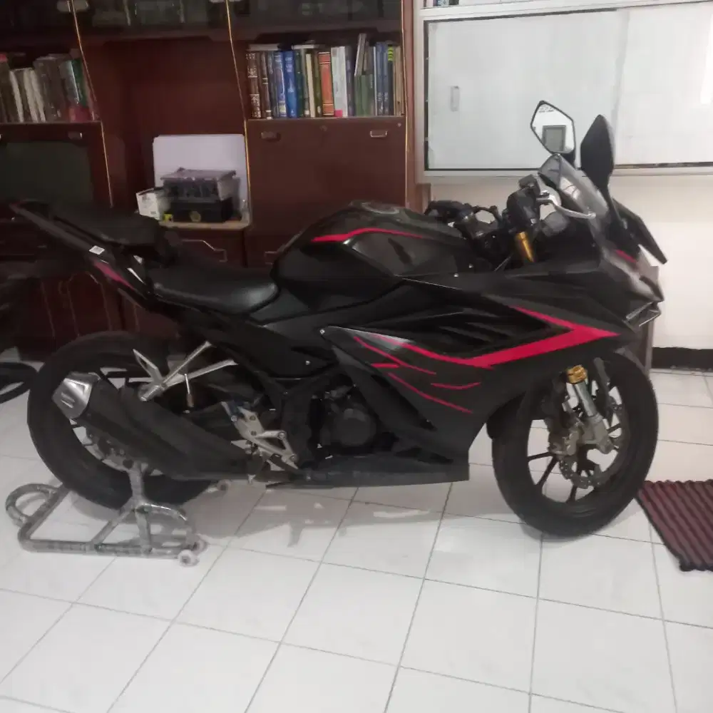 CBR 150R 2022 komplit BPKB sma STNK and 2 kunci lengkap