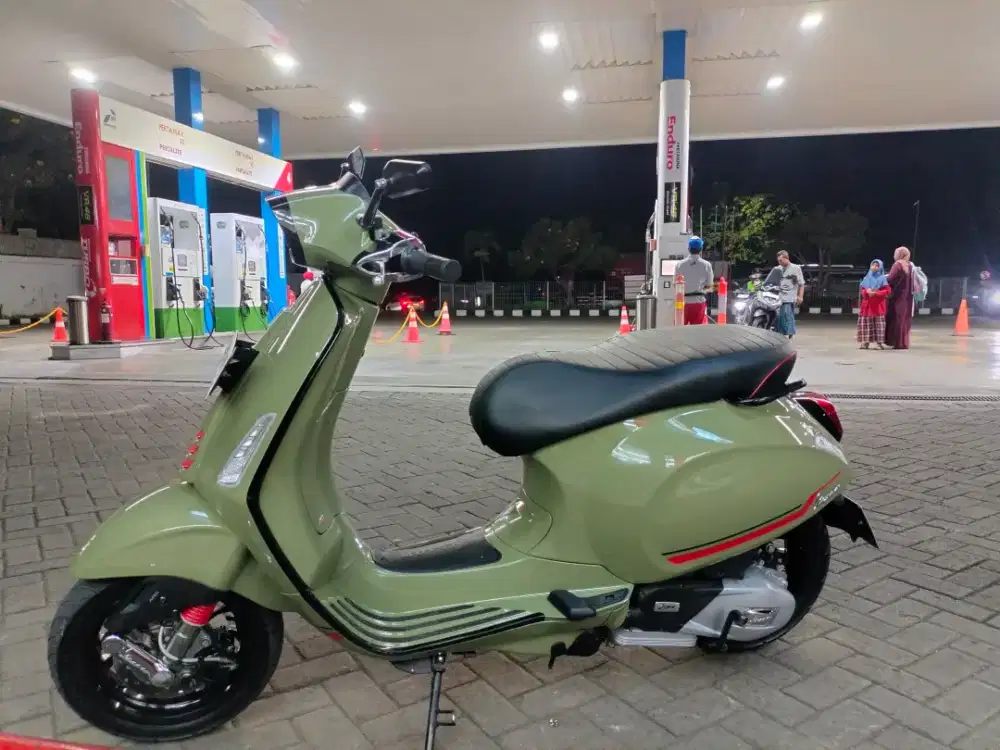 Vespa sprint S wrna hijau army