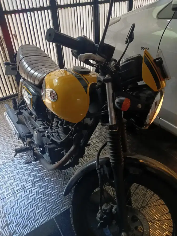 Dijual Mulus Kawasaki W175 Cafe Racer