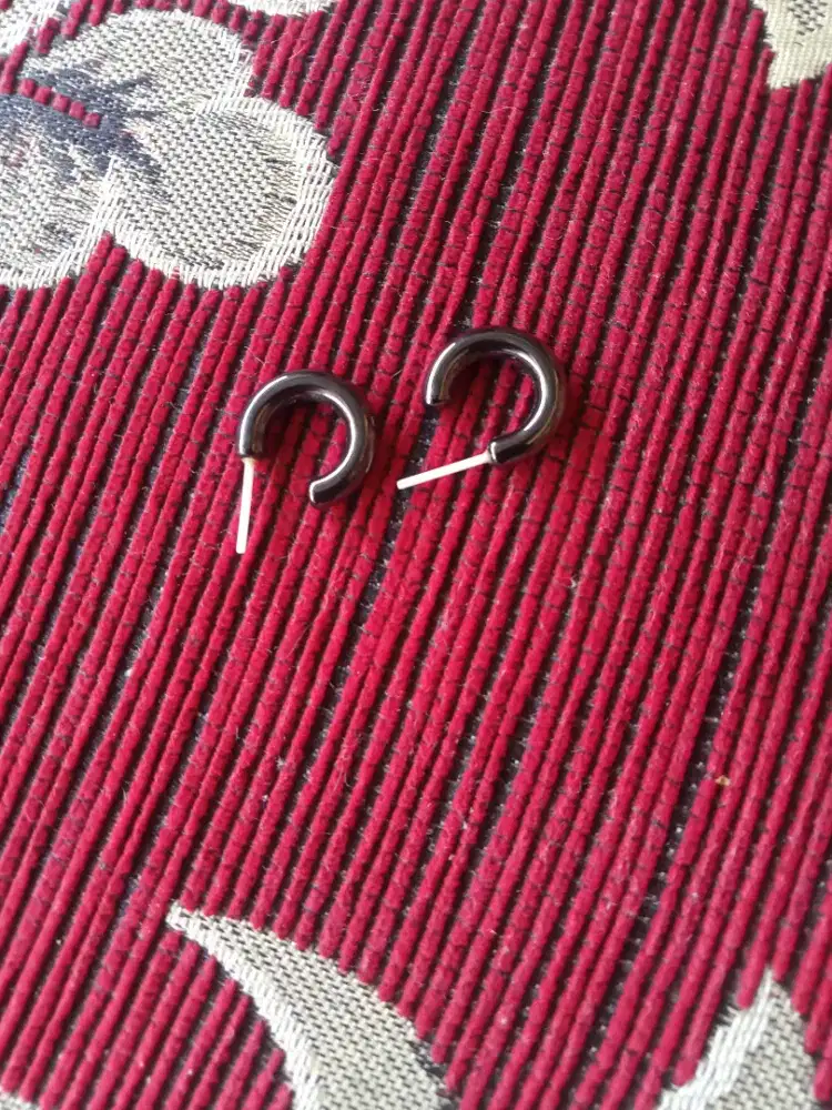 Anting keramik biometrik