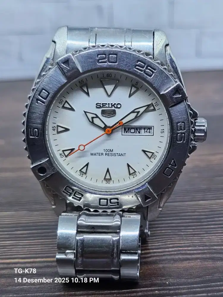 Seiko 5 quartz watches
