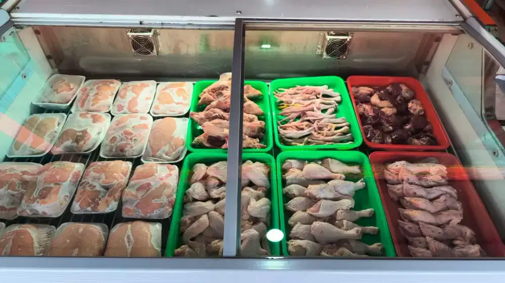 Marketing dan Sales Host Live Admin