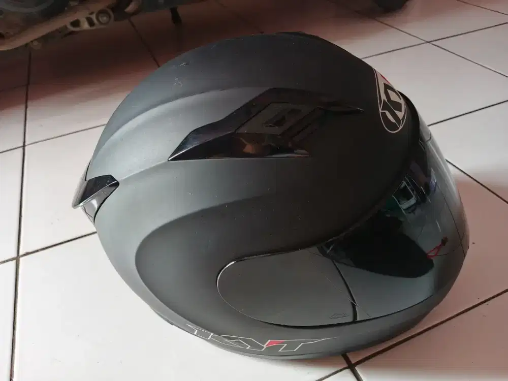 Helm full face warna hitam