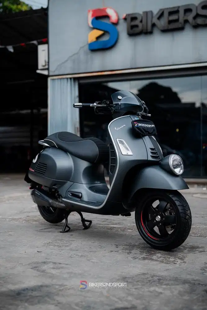 VESPA PIAGGIO SEI GIORNI 300 2021
