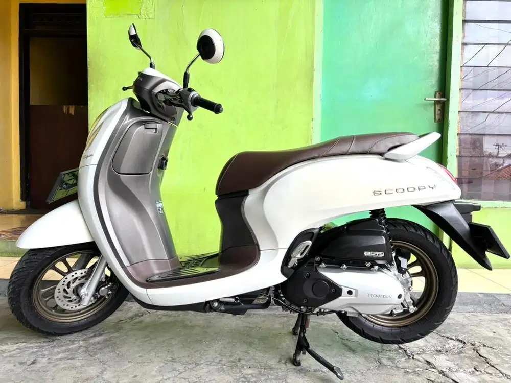SCOOPY PRESTIGE WHITE 2023 KEYLESS