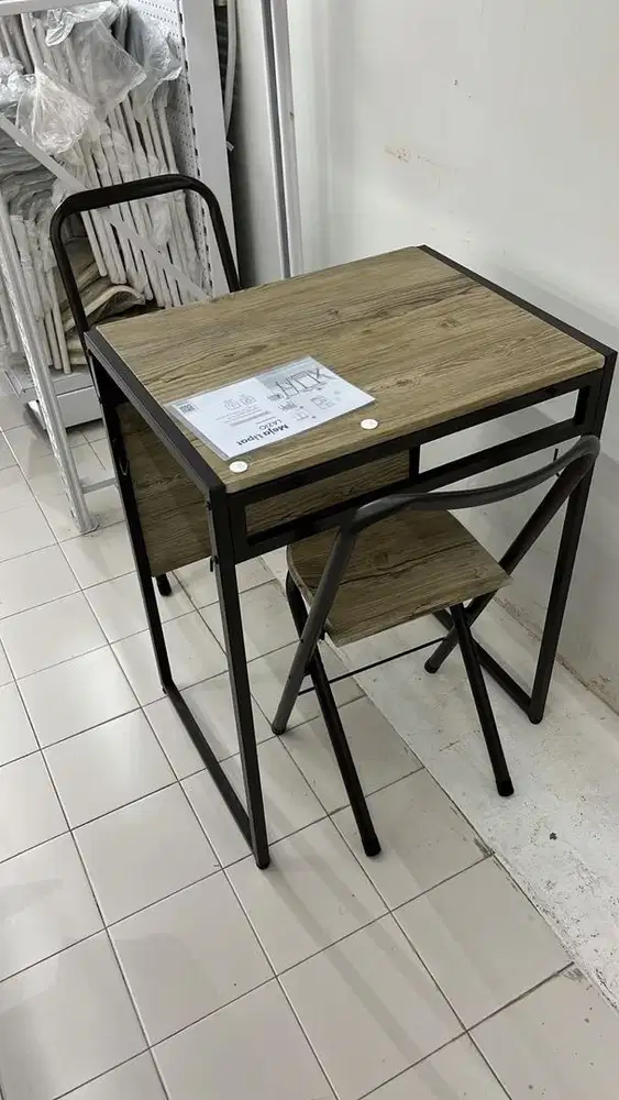 Meja Makan Lipat dan Kursi Lipat (Set)
